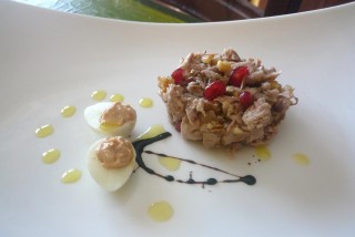 insalata di faraona con frutta secca e melograno.jpg