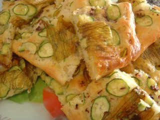 Focaccia ai fiori di zucchini di Nonna Sara.jpg