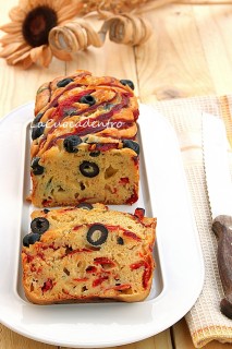 Cake ai peperoni, olive e Pecorino Toscano.jpg