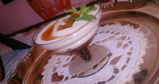 chantilly al mascarpone in coppa con pesche al passito.jpg