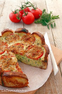Torta salata di pane, zucchine e pomodori.jpg