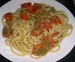 bucatini pesto e pomodorini [320x200].JPG