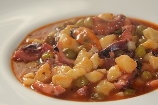 gnocchetti di patate con moscardini,cozze e piselli.jpg