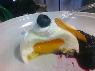 Semisfera al limone con cuore al mandarino e cardamomo1.jpg