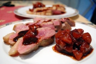 petto d’anatra muta glassato al miele con pere al nero d’avola.JPG