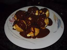 Profiterolles al limone.jpg
