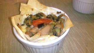 Cestini di pasta phillo alla ratatuoille con tonno e mozzare.jpg