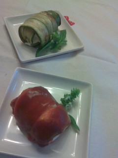 Cilindri_di_peperoni_e_zucchine_con_Labna.jpg