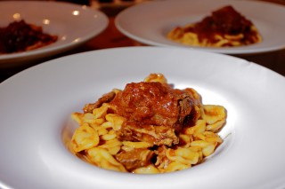 Orecchiette con brasciole di cavallo e costine.jpg