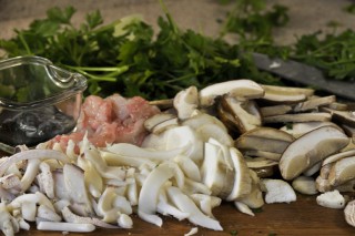 Tagliatelle del giorno dei morti ai porcini scampi e seppie 1.jpg