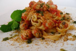 Trenette con monachine di alici e pesto di menta.jpg