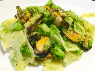 Sagne con broccoletti e cozze.jpg