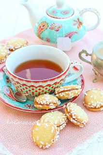 Biscotti accoppiati alla marmellata.jpg