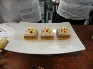 Crostata pistacchio e frutta.jpg