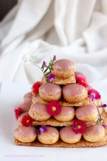 bignè craquelin con crema al rum e glassa alle fragole.jpg