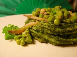 Seppie e piselli su scodelline di patate duchessa agli spinaci.jpg